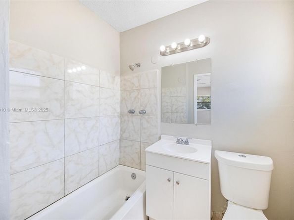 6442 Oak St, Hollywood FL 33024