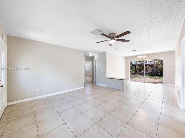 6442 Oak St, Hollywood FL 33024