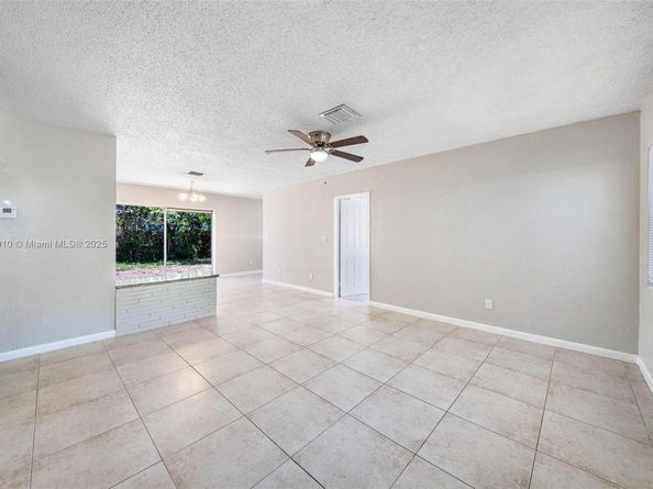 6442 Oak St, Hollywood FL 33024