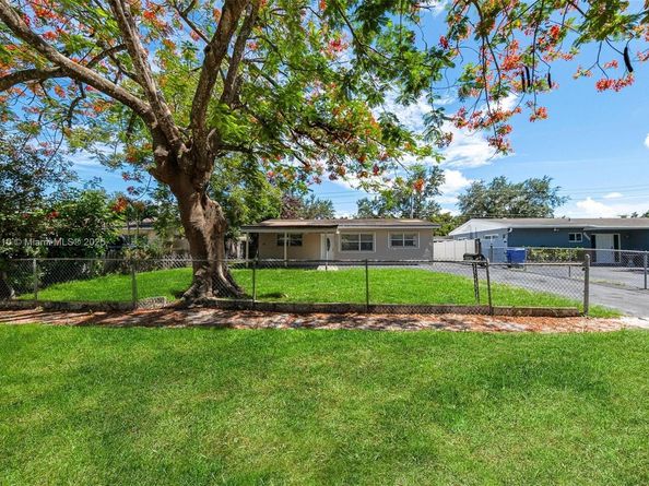 6442 Oak St, Hollywood FL 33024