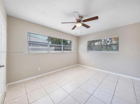 6442 Oak St, Hollywood FL 33024
