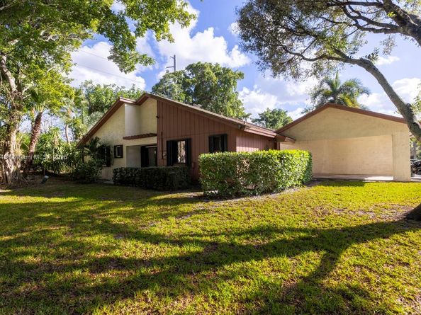 1858 Tamarind Ln, Coconut Creek FL 33063