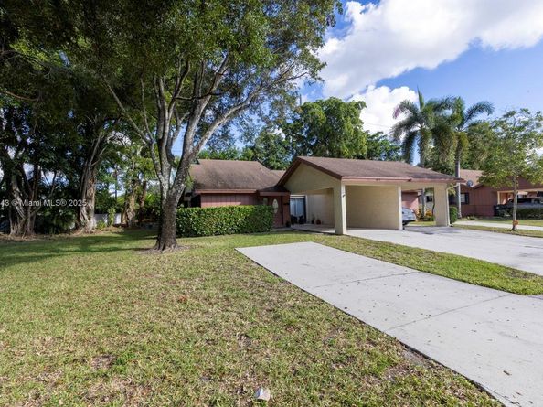 1858 Tamarind Ln, Coconut Creek FL 33063