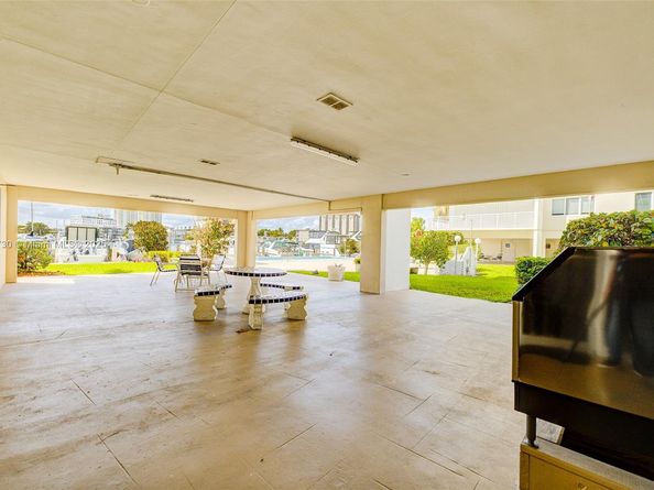 126 Golden Isles Dr 34A, Hallandale Beach FL 33009