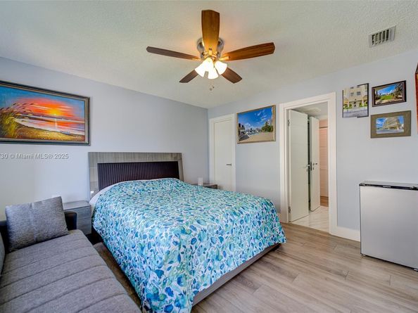 126 Golden Isles Dr 34A, Hallandale Beach FL 33009