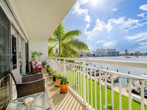 126 Golden Isles Dr 34A, Hallandale Beach FL 33009