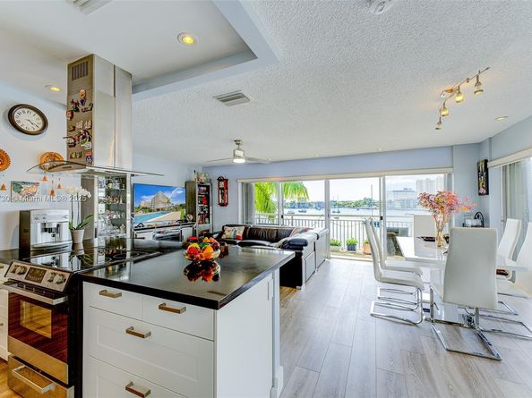 126 Golden Isles Dr 34A, Hallandale Beach FL 33009