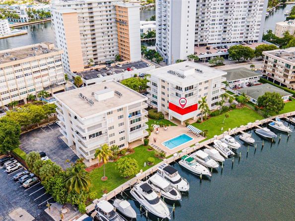 126 Golden Isles Dr 34A, Hallandale Beach FL 33009