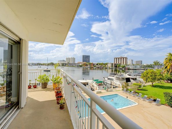 126 Golden Isles Dr 34A, Hallandale Beach FL 33009