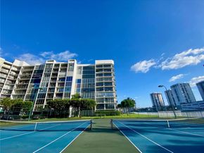 1000 Parkview Dr 129, Hallandale Beach FL 33009