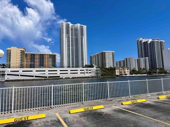 1000 Parkview Dr 129, Hallandale Beach FL 33009