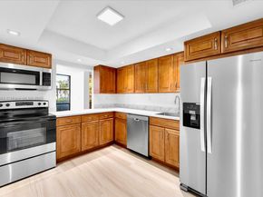 1000 Parkview Dr 129, Hallandale Beach FL 33009