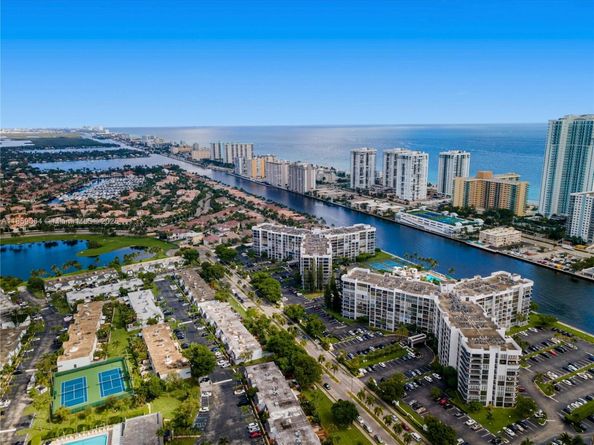 1000 Parkview Dr 129, Hallandale Beach FL 33009