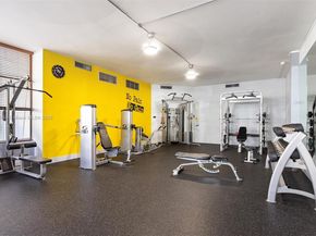 1000 Parkview Dr 129, Hallandale Beach FL 33009