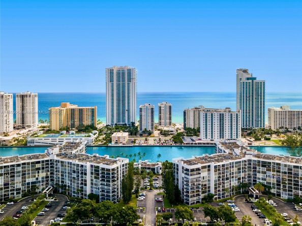 1000 Parkview Dr 129, Hallandale Beach FL 33009
