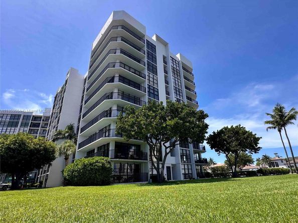 1000 Parkview Dr 129, Hallandale Beach FL 33009