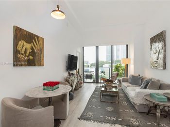 121 NE 34th St