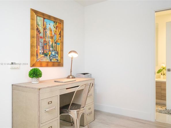 121 NE 34th St L206, Miami FL 33137