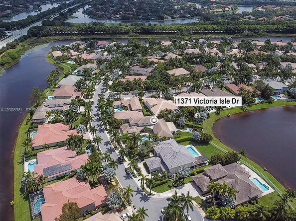 1371 Victoria Isle Dr, Weston FL 33327