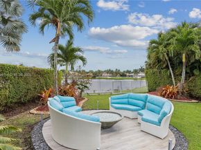 1371 Victoria Isle Dr, Weston FL 33327