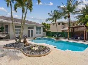 1371 Victoria Isle Dr, Weston FL 33327