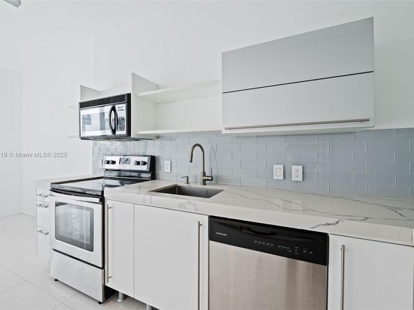 690 SW 1st Ct. 2308, Miami FL 33130-2927