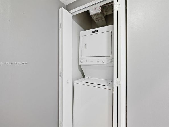 690 SW 1st Ct. 2308, Miami FL 33130-2927