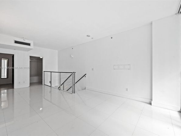 690 SW 1st Ct. 2308, Miami FL 33130-2927