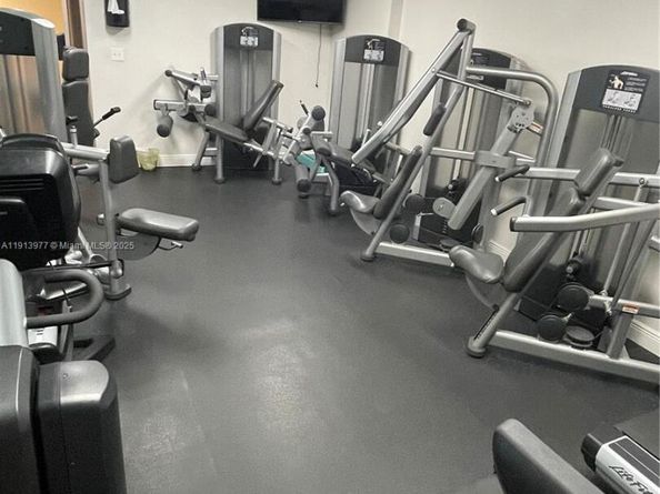 919 Hillcrest Dr 704, Hollywood FL 33021