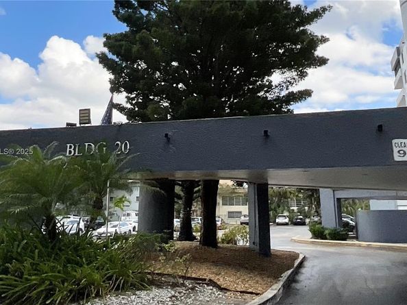 919 Hillcrest Dr 704, Hollywood FL 33021