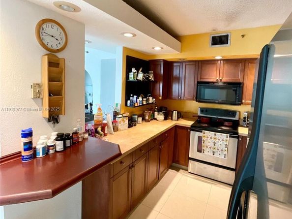 919 Hillcrest Dr 704, Hollywood FL 33021