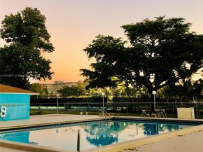 919 Hillcrest Dr 704, Hollywood FL 33021