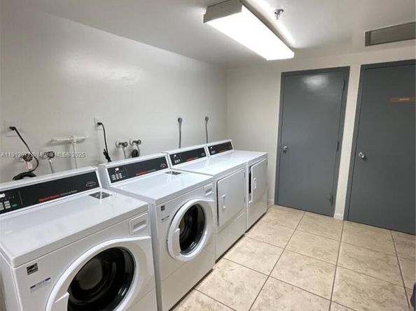 919 Hillcrest Dr 704, Hollywood FL 33021