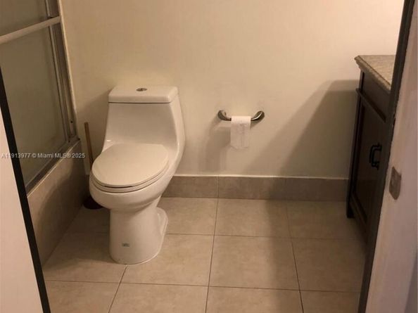 919 Hillcrest Dr 704, Hollywood FL 33021