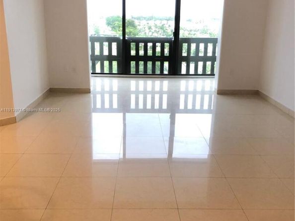 919 Hillcrest Dr 704, Hollywood FL 33021