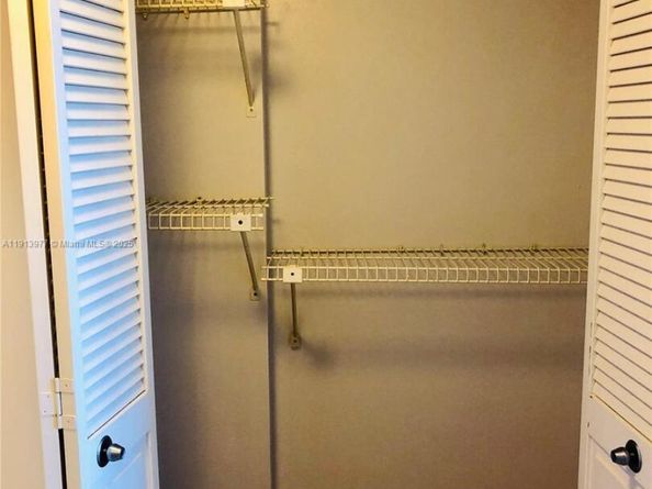 919 Hillcrest Dr 704, Hollywood FL 33021