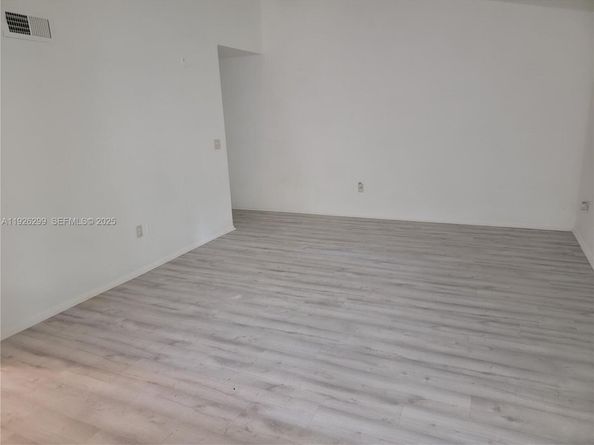 2420 NW 33rd St 1011, Oakland Park FL 33309