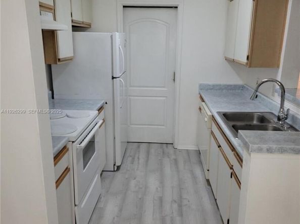 2420 NW 33rd St 1011, Oakland Park FL 33309