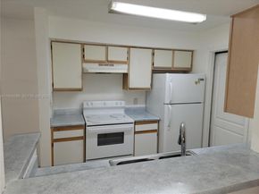 2420 NW 33rd St 1011, Oakland Park FL 33309