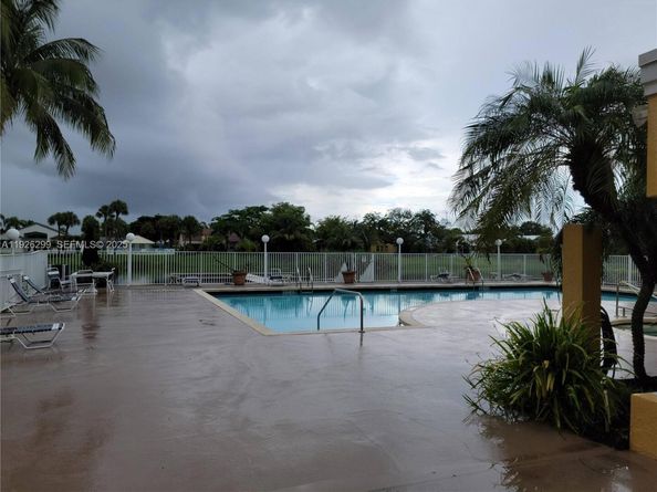 2420 NW 33rd St 1011, Oakland Park FL 33309