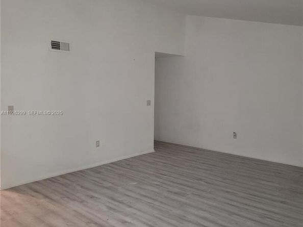 2420 NW 33rd St 1011, Oakland Park FL 33309