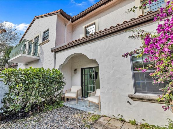 4424 Hidden Harbour Ter, Dania Beach FL 33312