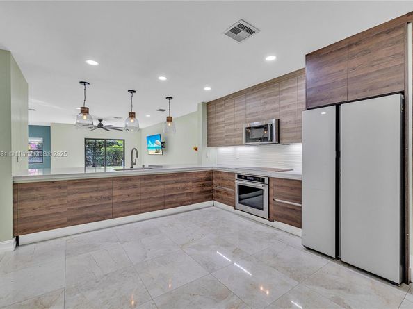 4424 Hidden Harbour Ter, Dania Beach FL 33312