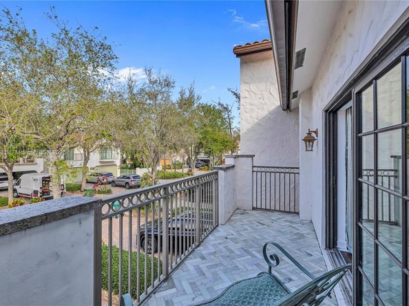 4424 Hidden Harbour Ter, Dania Beach FL 33312