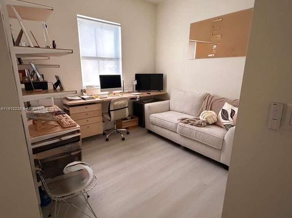 470 SE 34th Ter, Homestead FL 33033