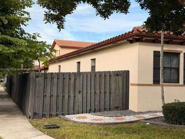 470 SE 34th Ter, Homestead FL 33033