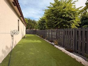 470 SE 34th Ter, Homestead FL 33033