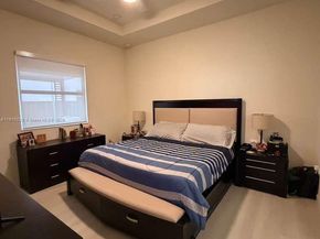 470 SE 34th Ter, Homestead FL 33033