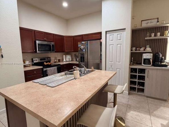 470 SE 34th Ter, Homestead FL 33033