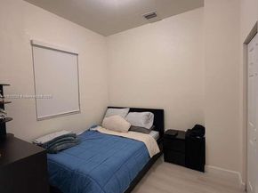 470 SE 34th Ter, Homestead FL 33033